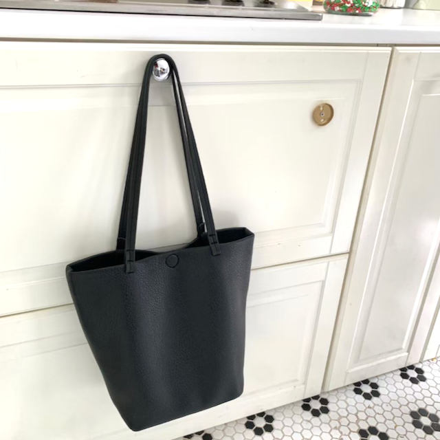 P22087 Tote Bag w/Cosmetic Pouch…black