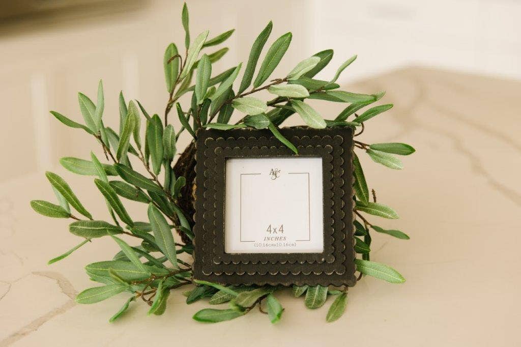 11807 - 6x6x.1 wood photo frame (SCALLOP) black (4x4)