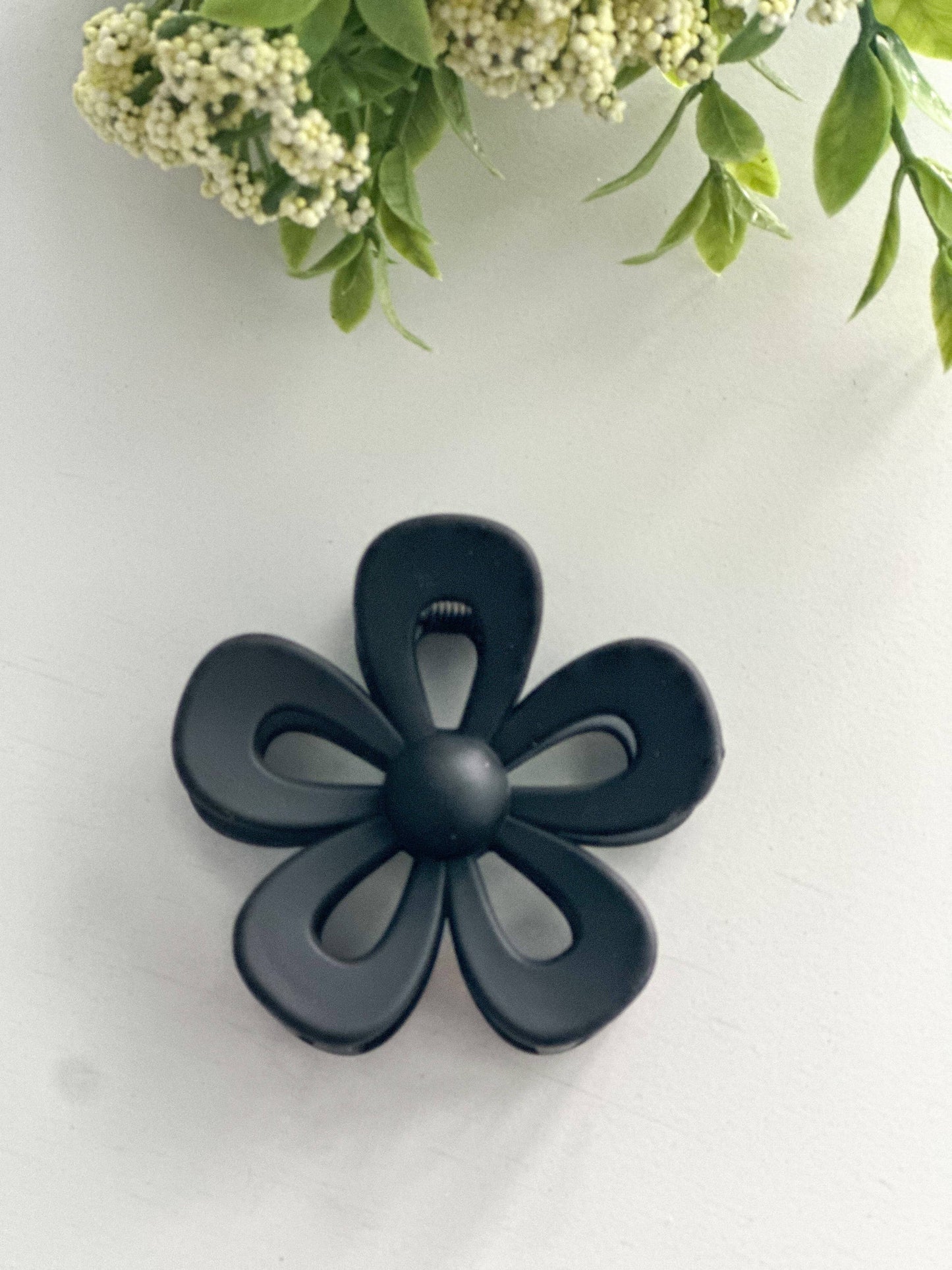 Pop of Floral "Matte Black" Hair Clip… Daisy