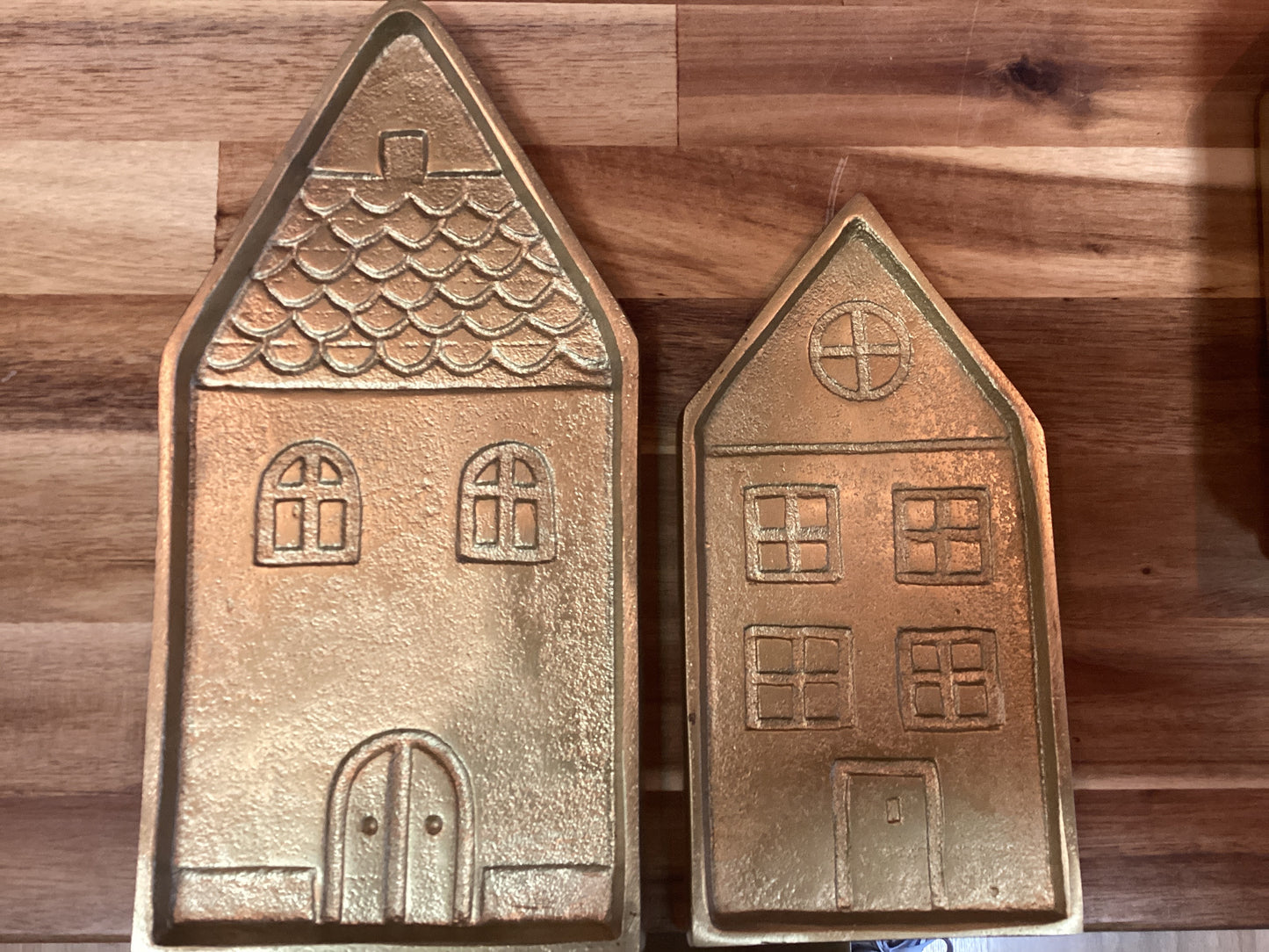 Aluminum house shaped trays, gold