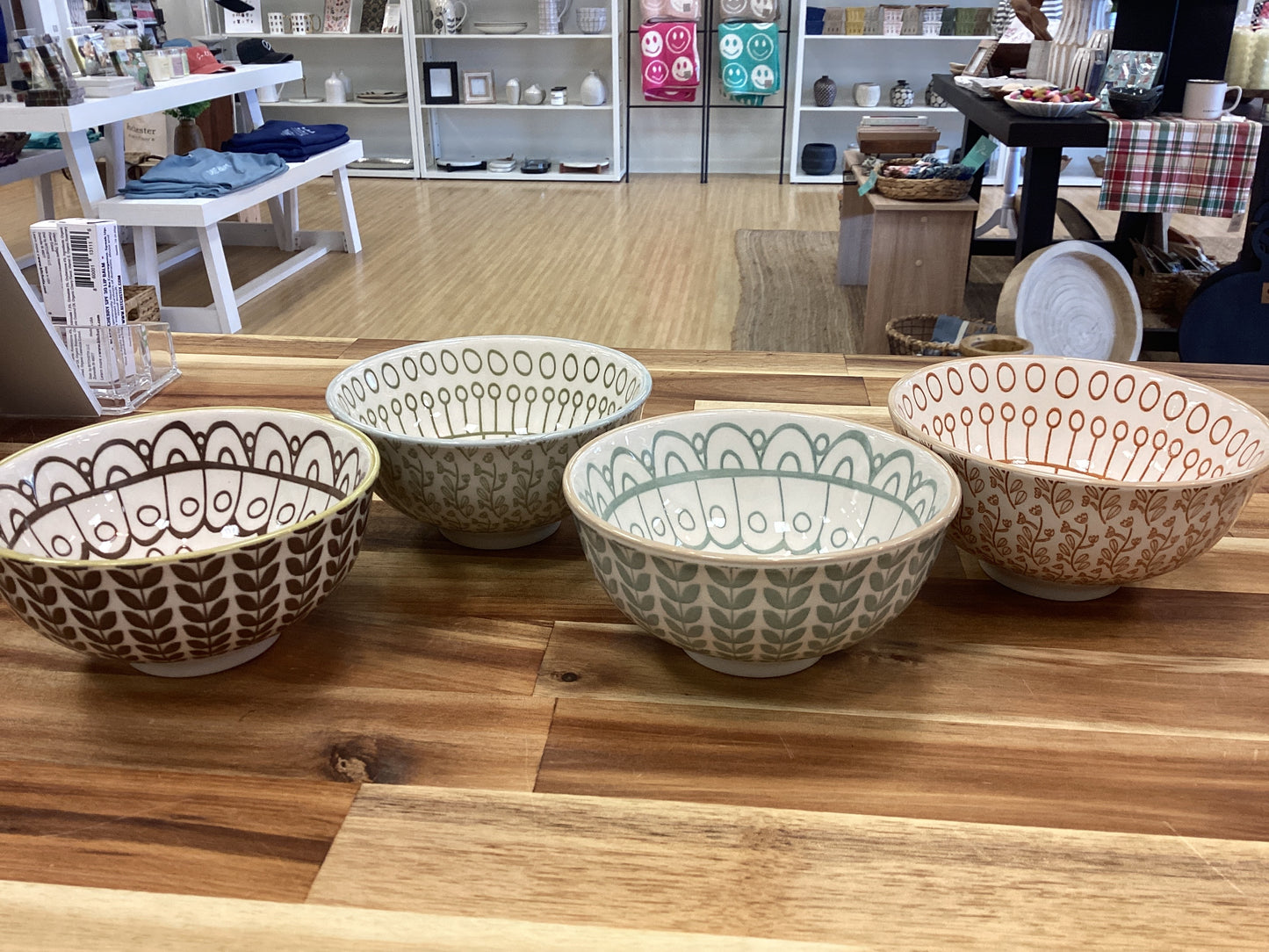 Bowl with pattern…4 styles