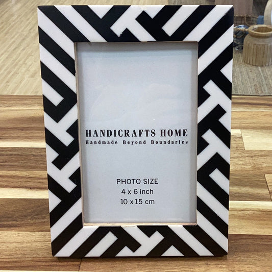 Handicrafts 4x6 black and white modern