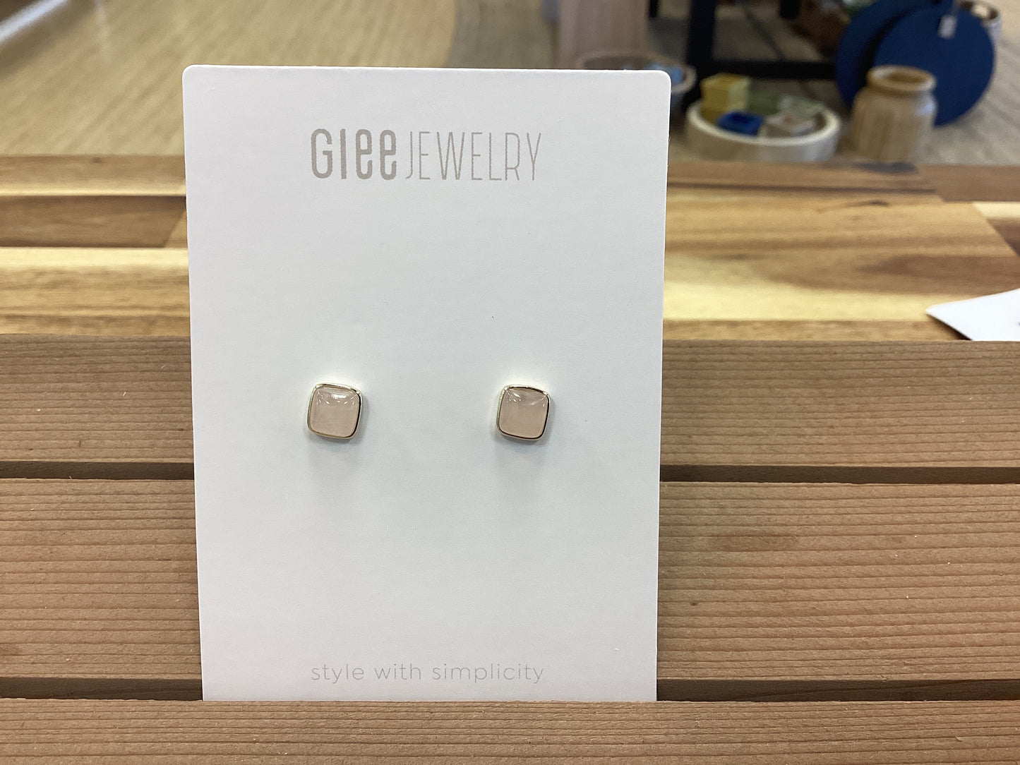 Glee Quinn studs gold/ rose quartz