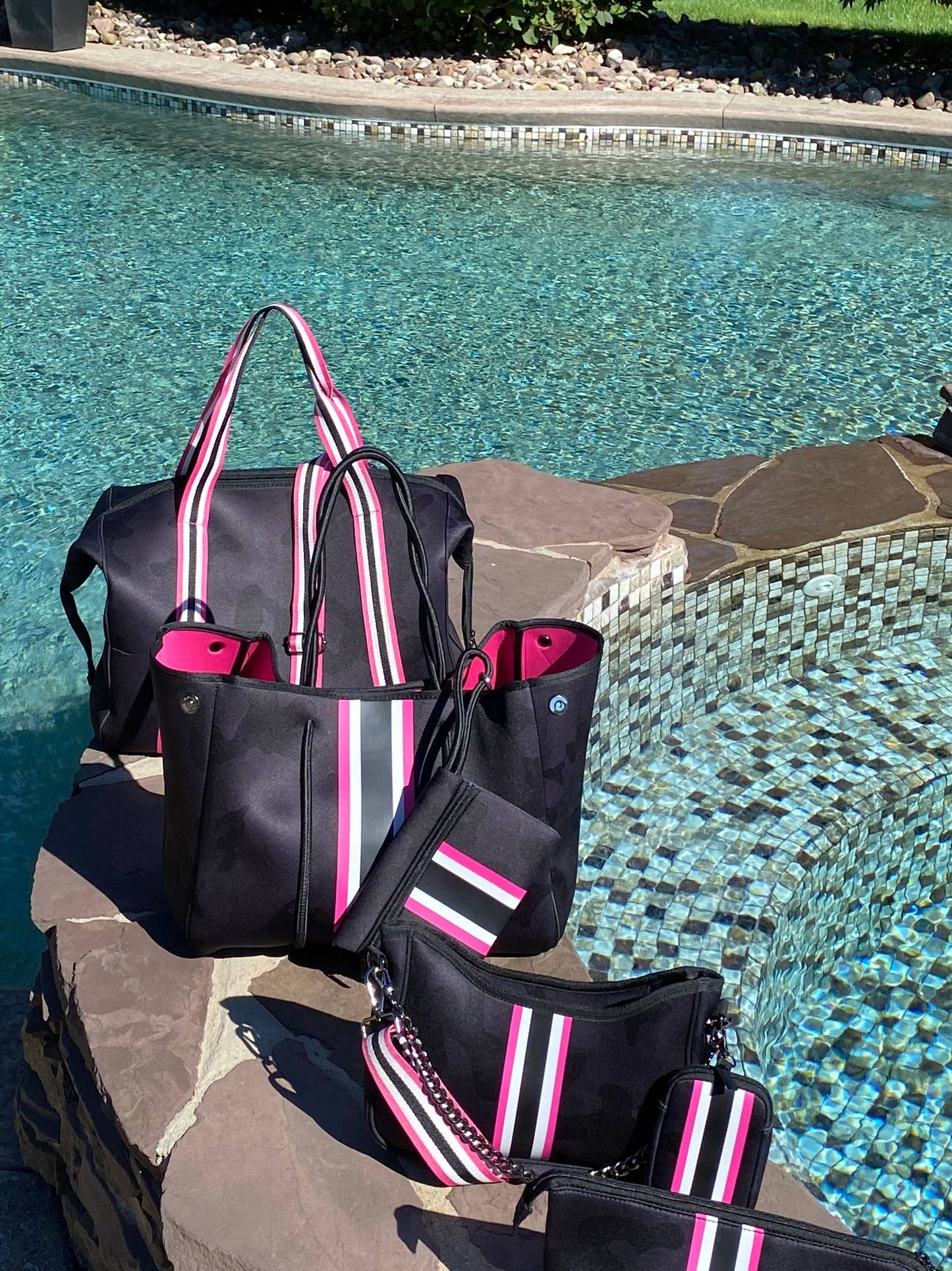 The Cassie Neoprene Weekender Hollywood  Black Camo /pink