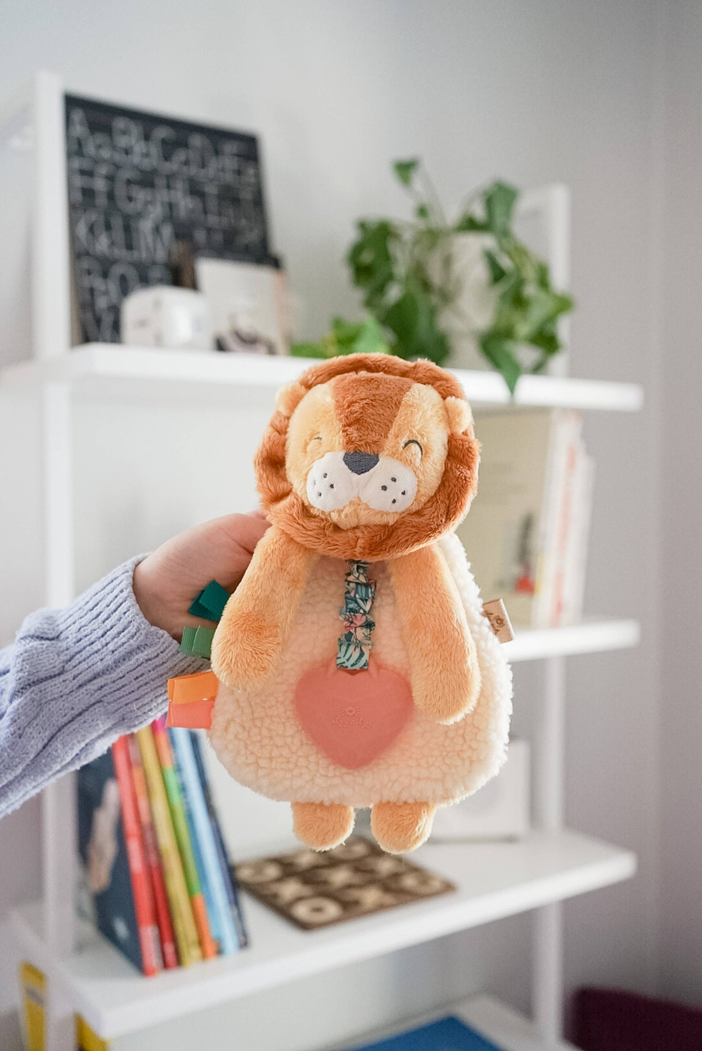 Itzy Friends Lovey™ Plush: Peyton the Sloth