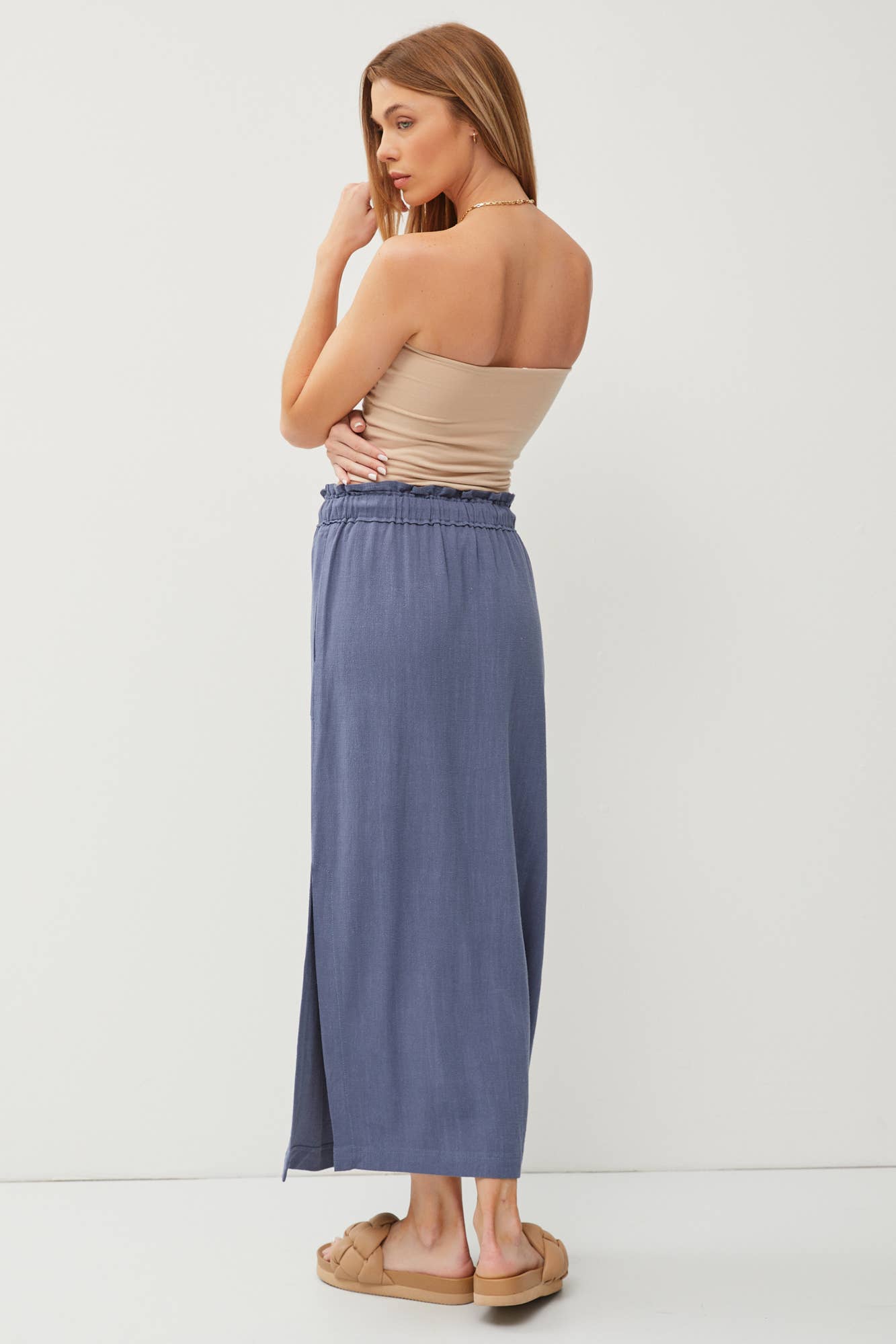 ELASTIC DRAWSTRING WAIST LINEN SKIRT W. SIDE SLITS: Black / M