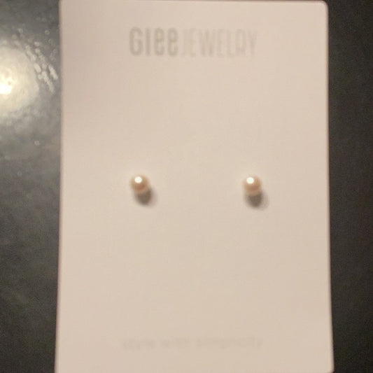 Glee baby pearl studs…white