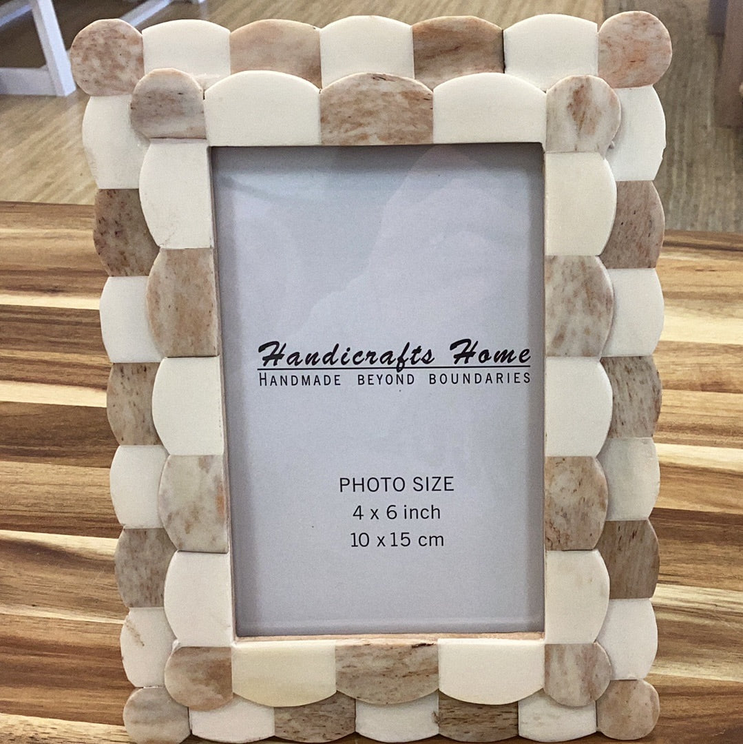 Picture Frame Scalloped Art Brown & White 4x6: Brown & White