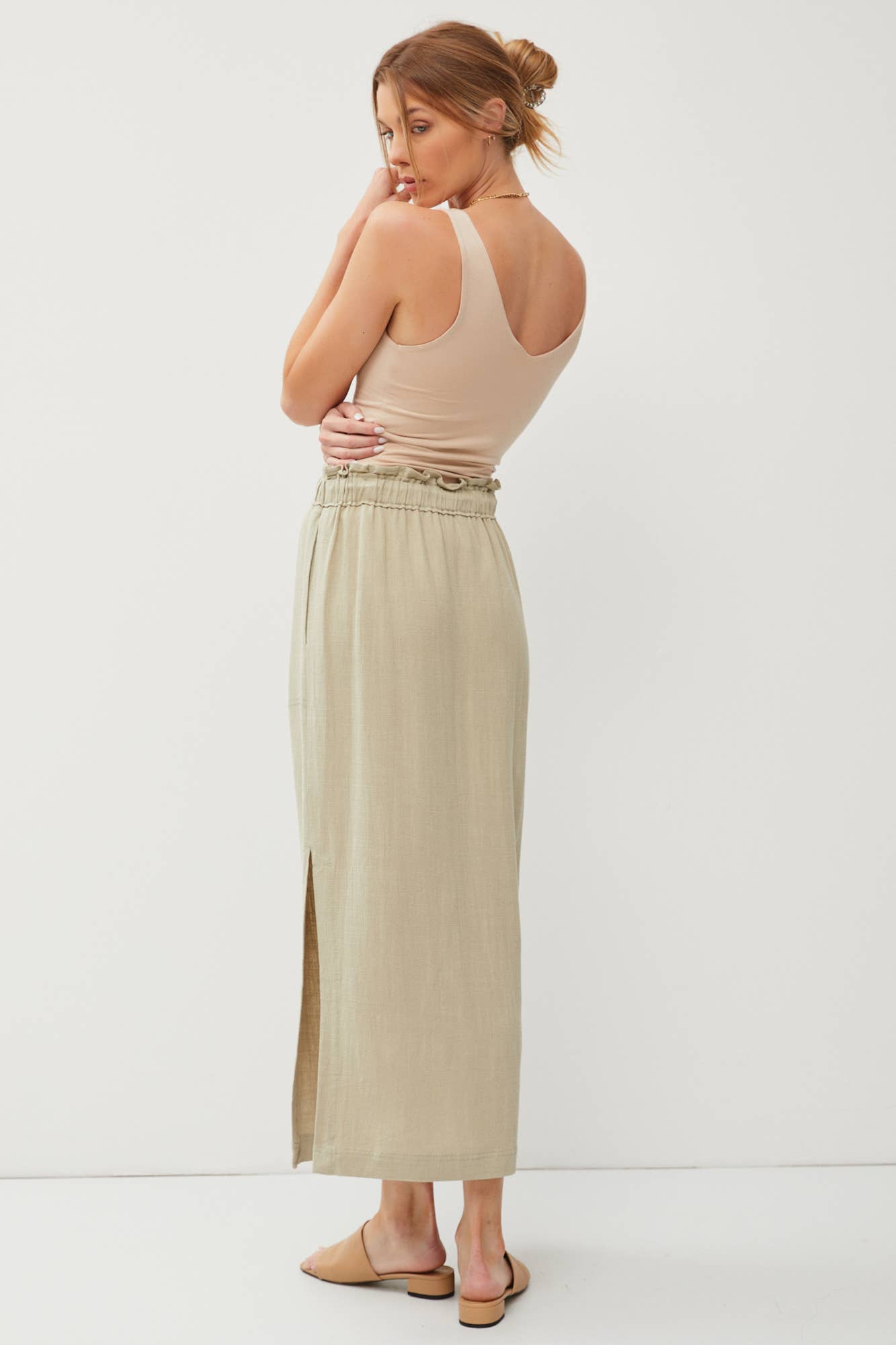 ELASTIC DRAWSTRING WAIST LINEN SKIRT W. SIDE SLITS: Black / L