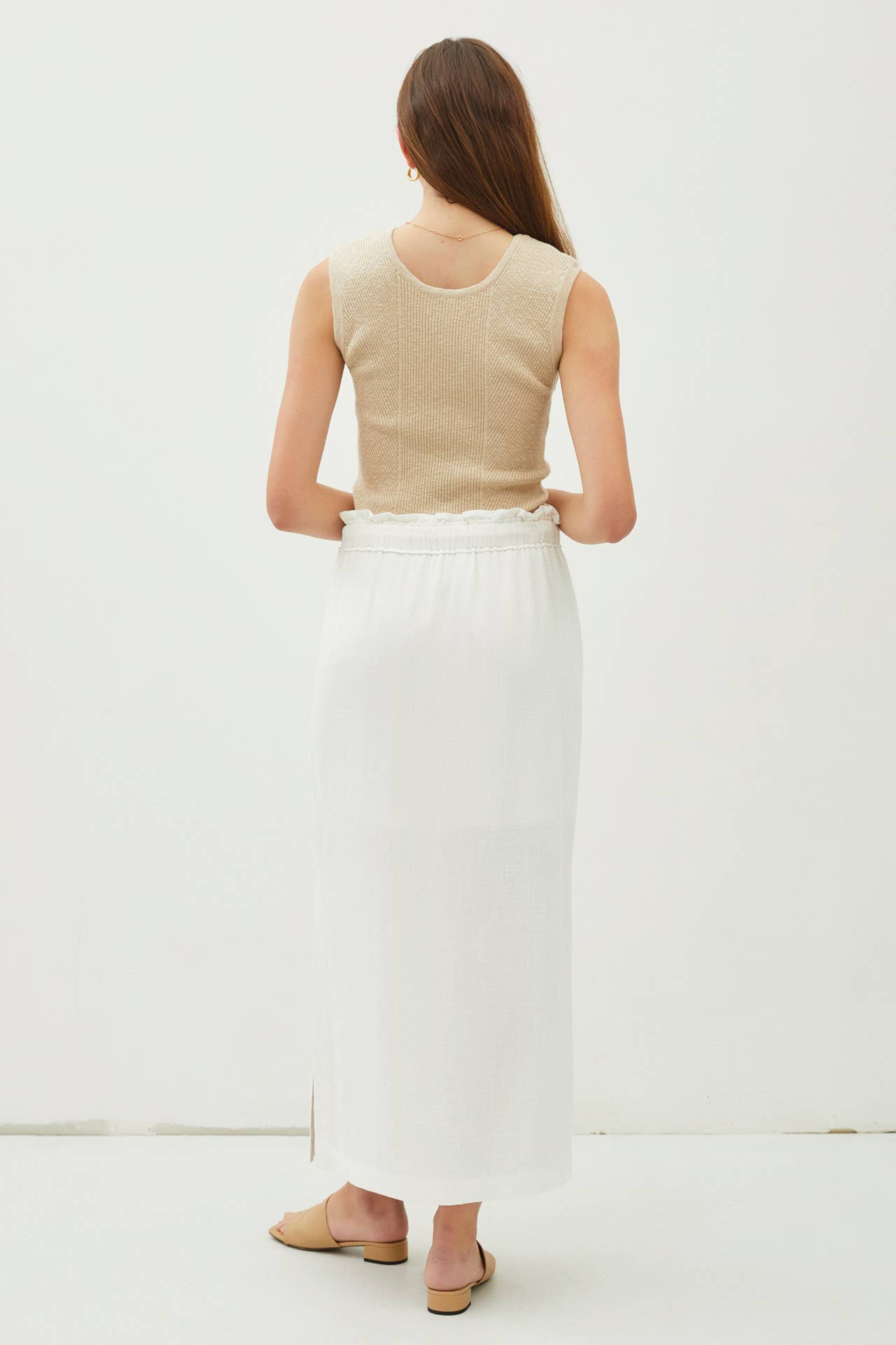 ELASTIC DRAWSTRING WAIST LINEN SKIRT W. SIDE SLITS: Black / M