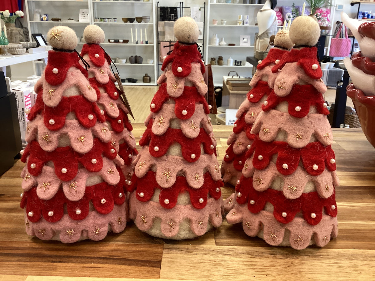 Wool felt tree, red and pink