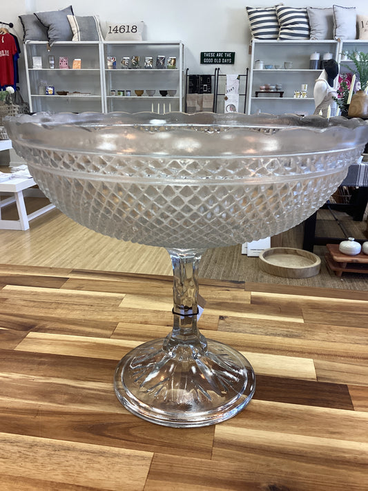 Glass footed bowl with scalloped edge, large