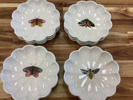 5” round scalloped dis with insect…4 styles