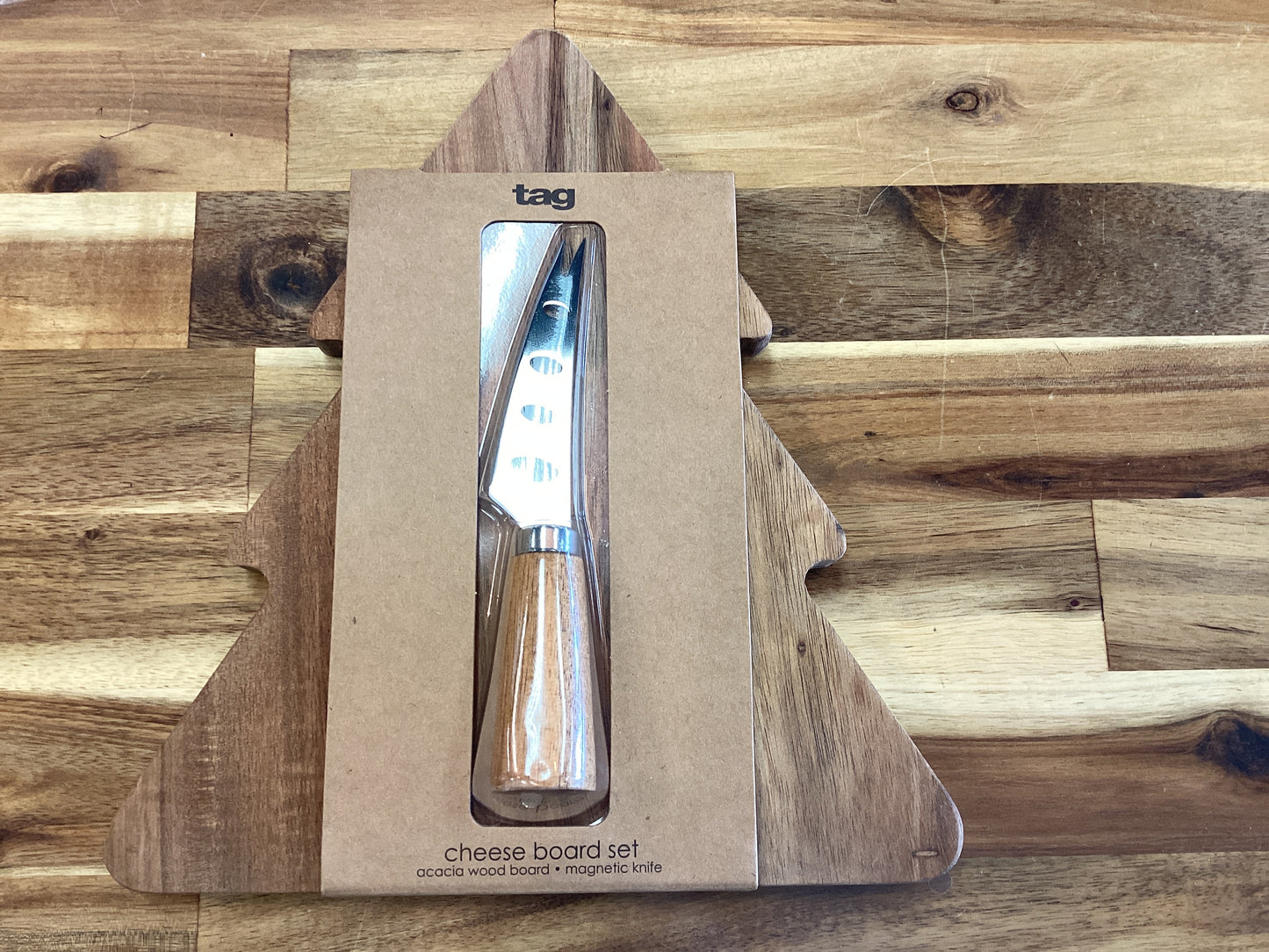 Acacia Christmas Tree Board and Cheese Knife Set - Brown