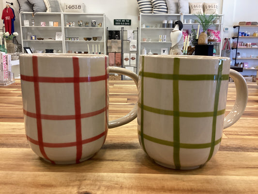 Mug with grid pattern, red and green styles