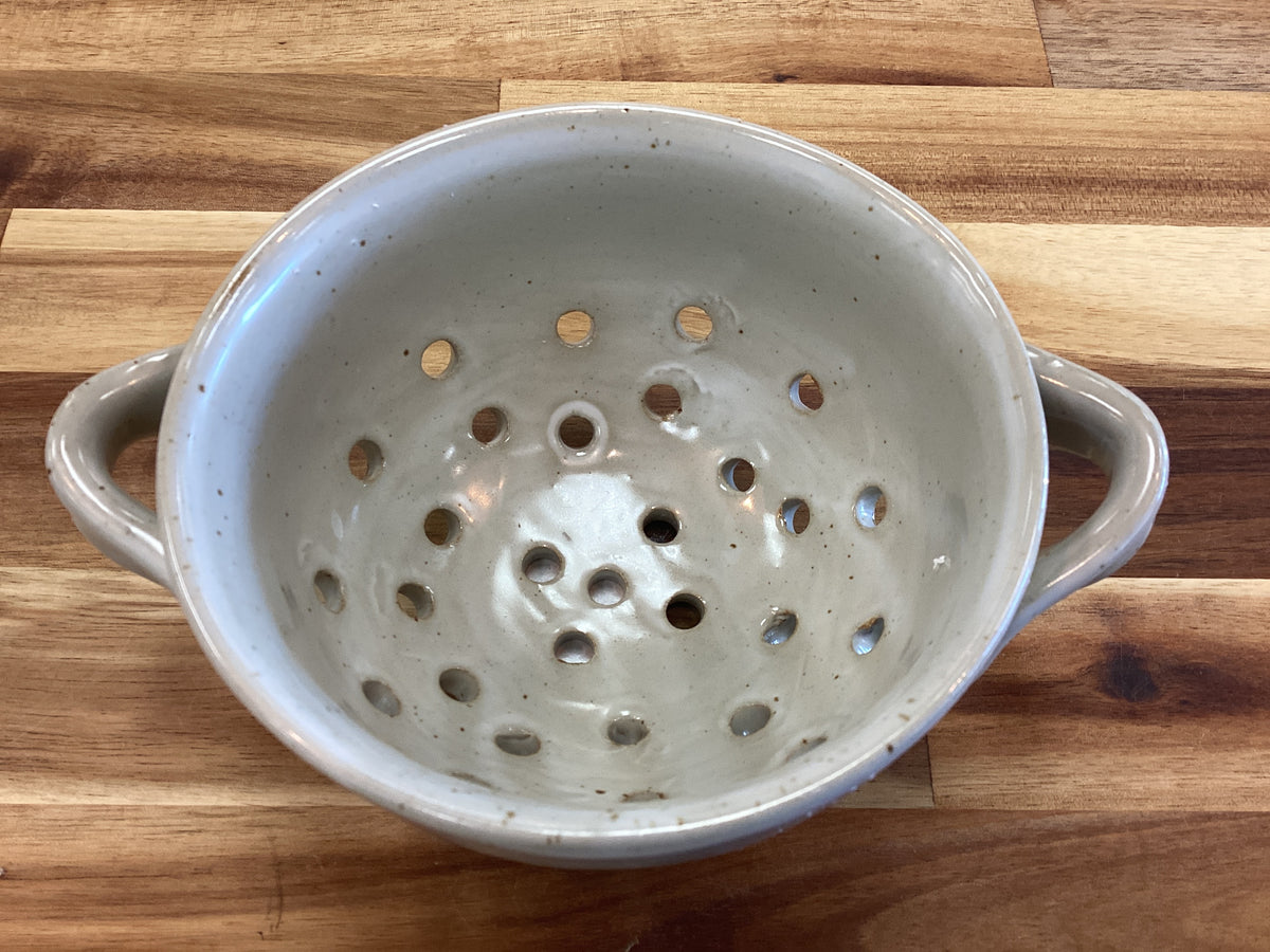 Berry bowl with handles