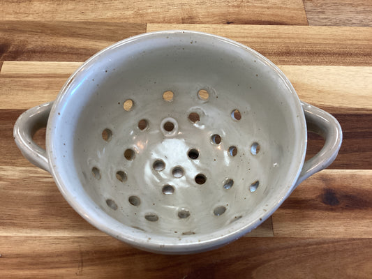 Berry bowl with handles