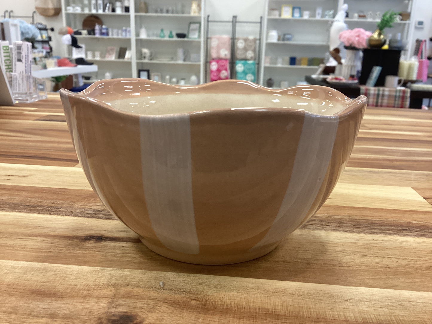 Bowl with scalloped edge…white and tan or pink stripes