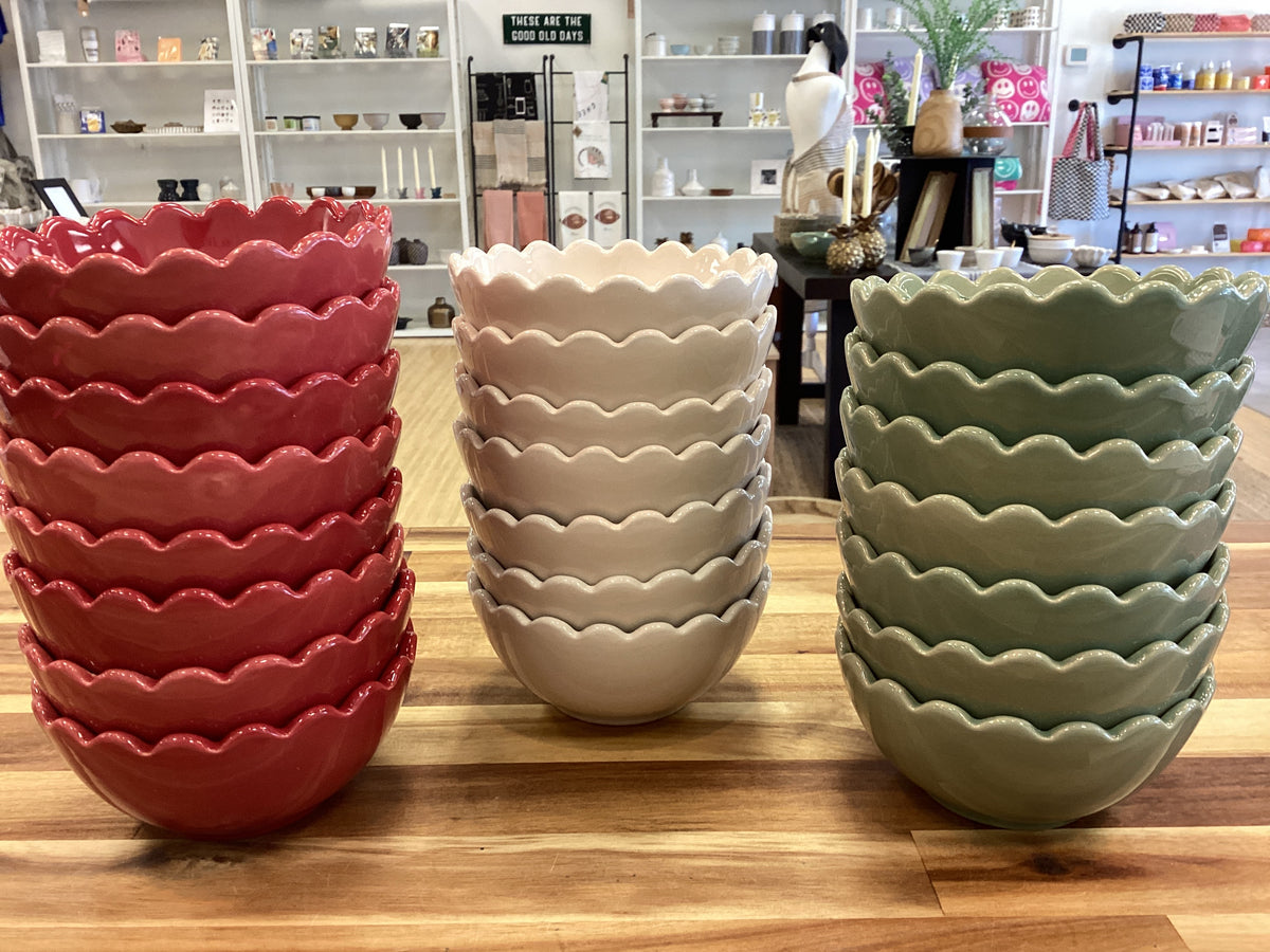4 1/2” bowl with scalloped edges, 3 colors