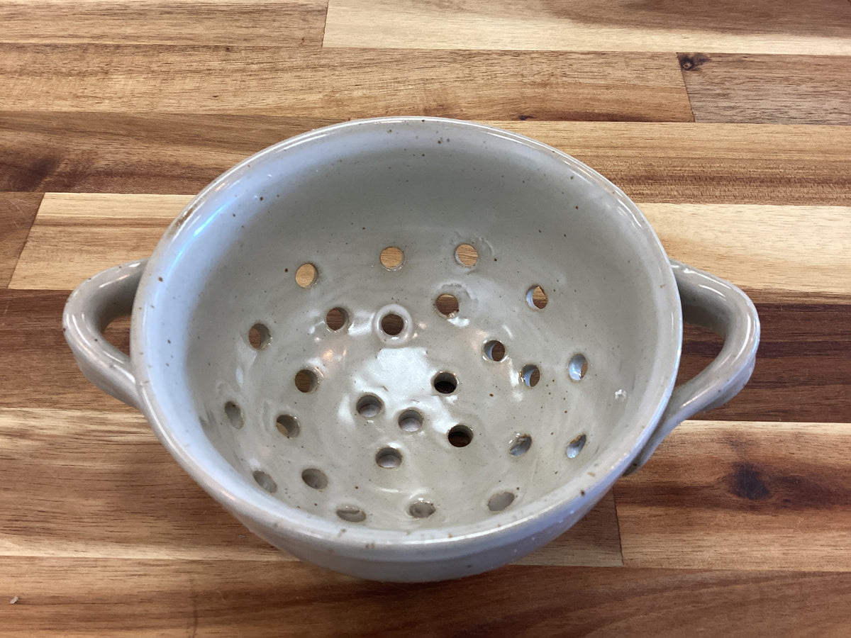 Berry bowl with handles