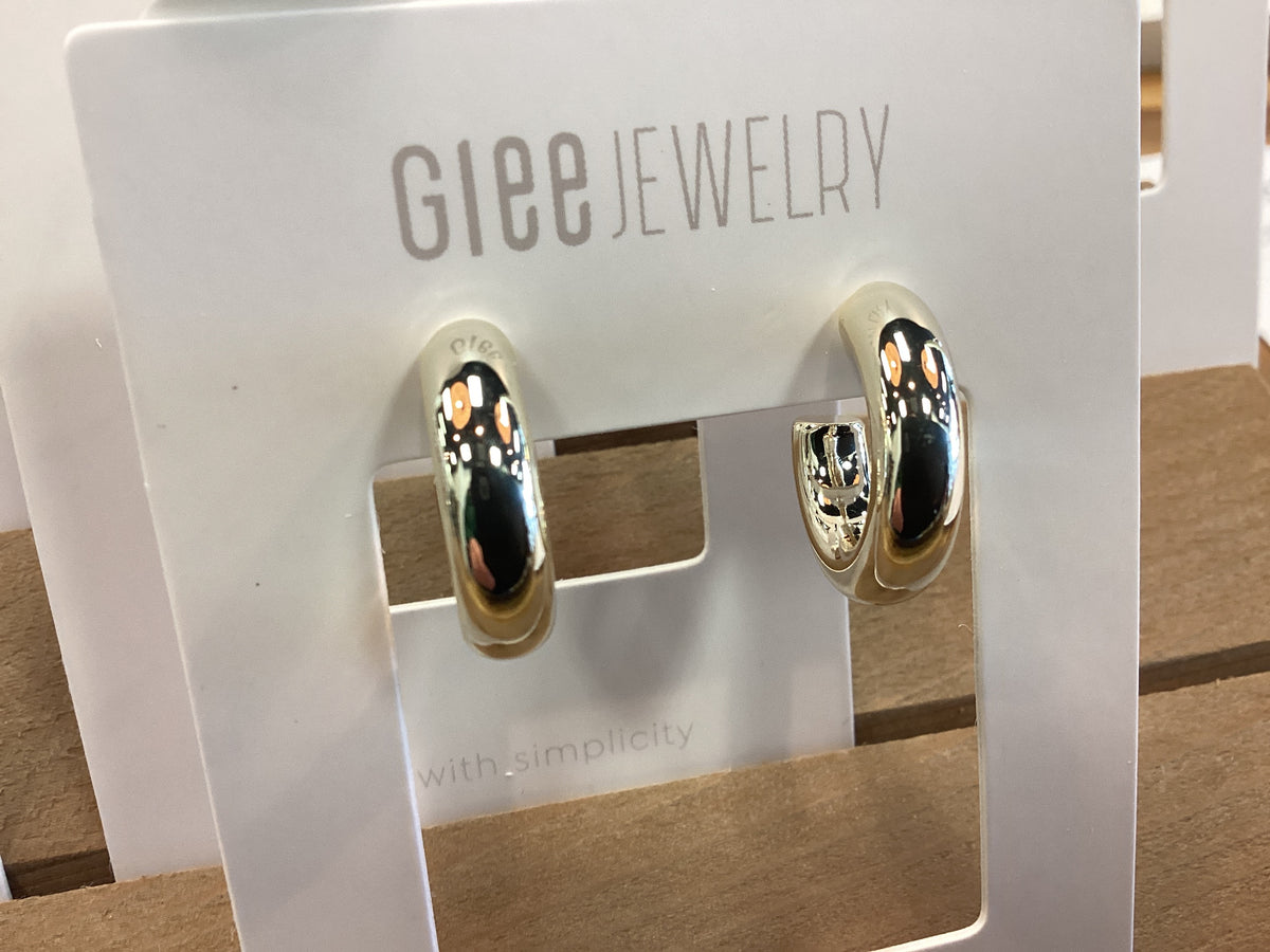 Ample hoops, gold