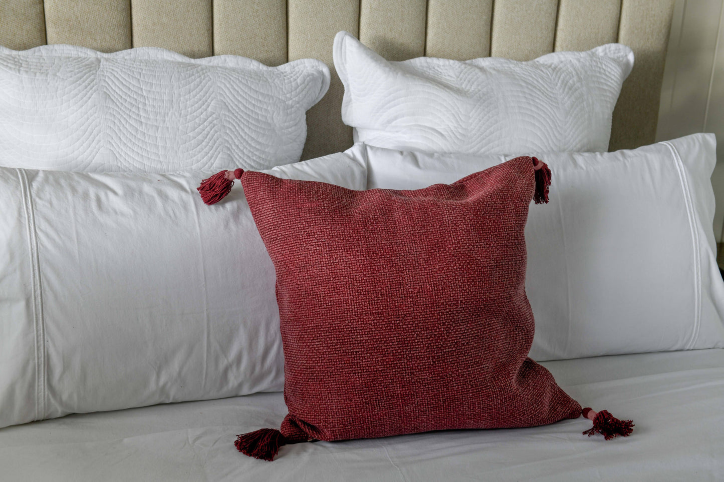 Basket weave Pillow with tassels - Ruby