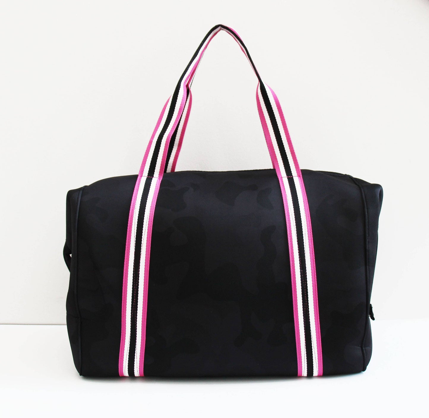 The Cassie Neoprene Weekender Hollywood  Black Camo /pink