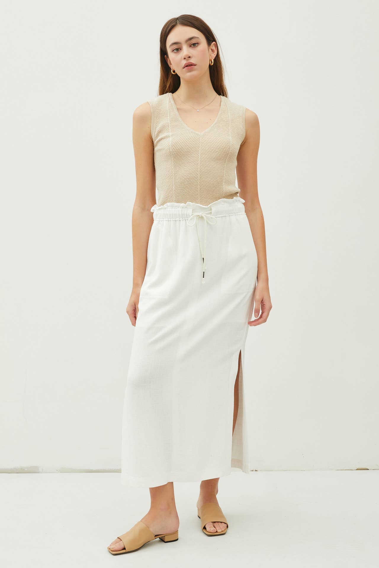 ELASTIC DRAWSTRING WAIST LINEN SKIRT W. SIDE SLITS: Black / L
