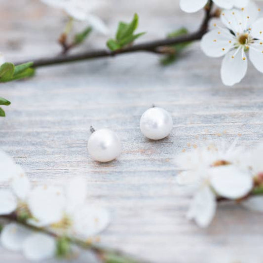 Pearl Studs-White: White