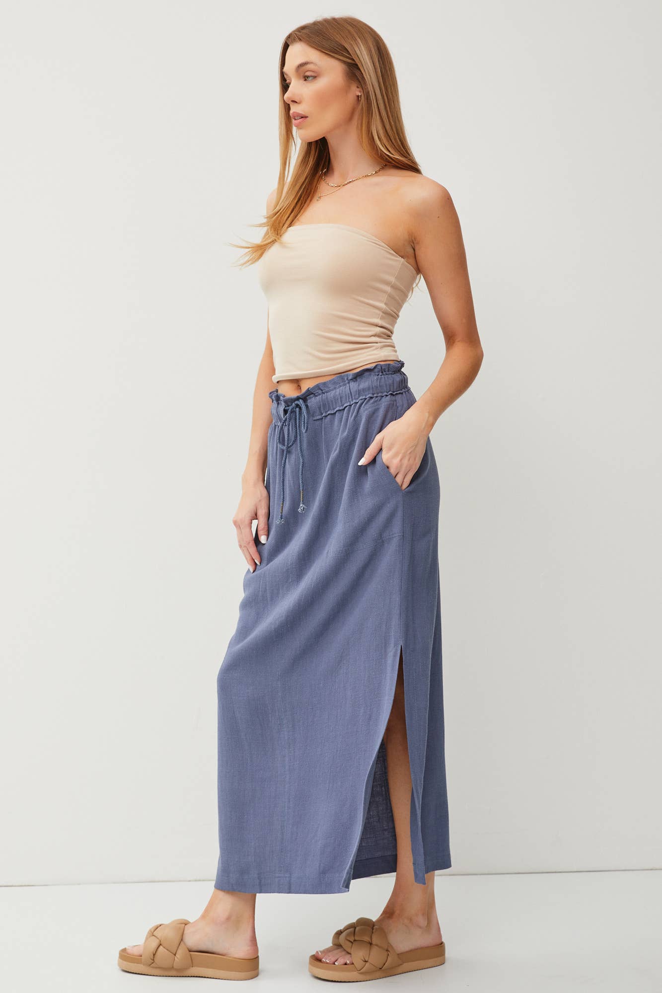 ELASTIC DRAWSTRING WAIST LINEN SKIRT W. SIDE SLITS: Black / M