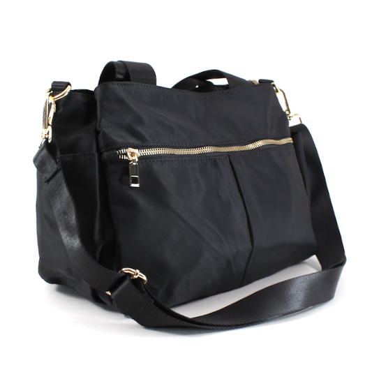 P22155 Waterproof Nylon Bag: 01 Black
