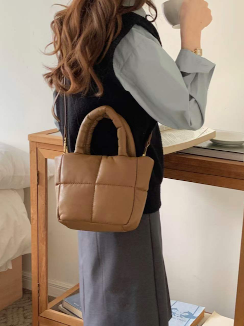 P23109 Small Puffer Crossbody Tote Bag: 03 Brown