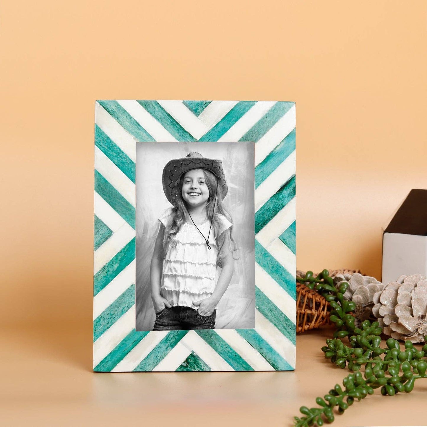 Picture Frames Chevron Pattern Green & White 4x6 Inch: Green