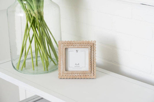 11848 - 6x6x1 wood photo frame (SCALLOP) ntrl/wh (4x4) pic
