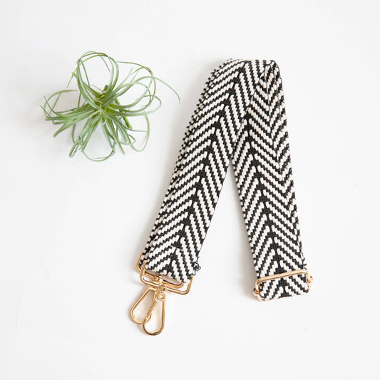 Guitar Style Strap - Black & White Woven Zig Zag
