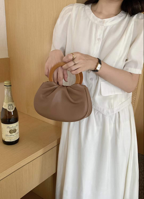 P23069B Mini Wood Handle Purse Crossbody Bag (Curve Bottom): 02 Brown